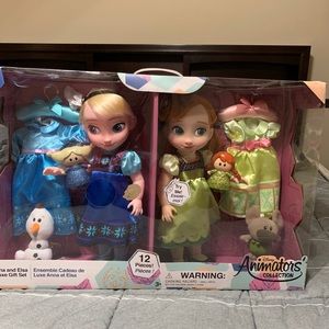 Frozen Elsa and Anna dolls